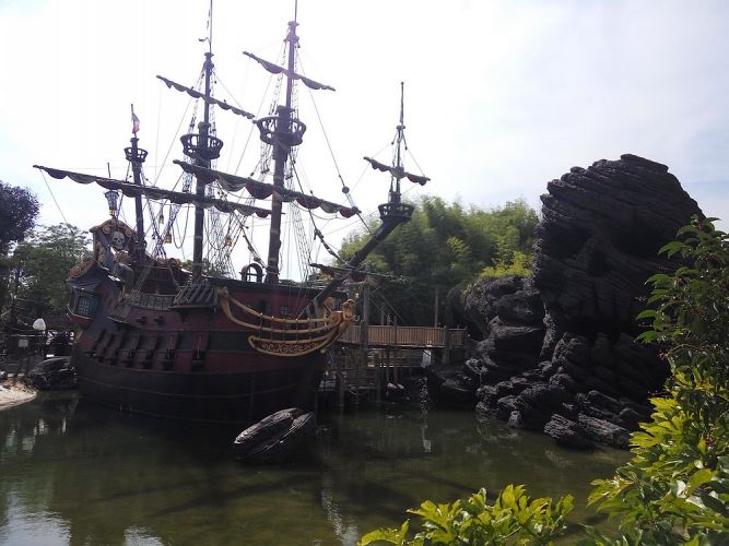 bateau pirate disneyland paris