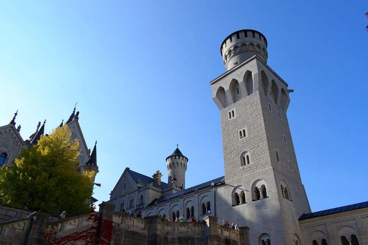 chateau-neuschwanstein-cour