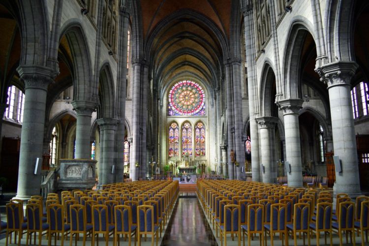 eglise saint martin arlon intérieur