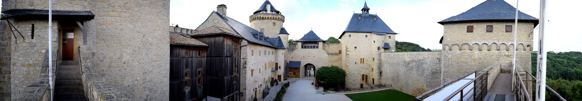 panoramique-large-chateau-malbrouck