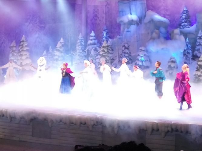 reine des neiges spectacle disneyland paris 2