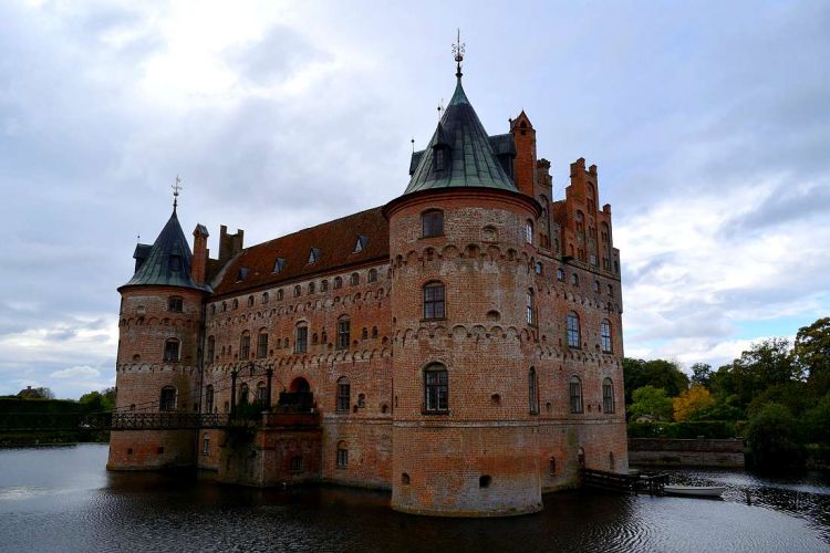 chateau-egeskov-lac