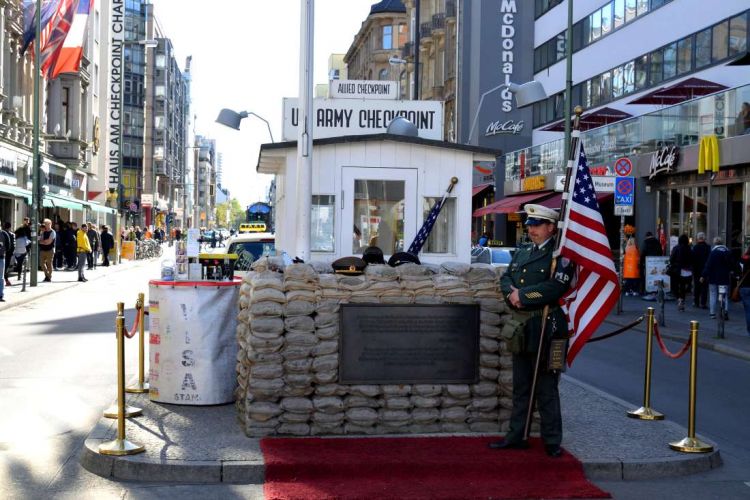 checkpoint-charlie