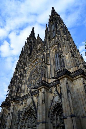 exterieur-cathedrale-saint-guy