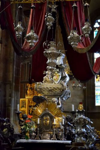 interieur-cathedrale-saint-guy