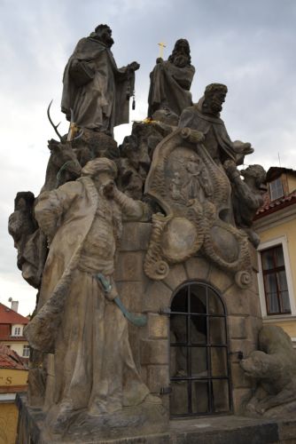 sculpture-pont-charles