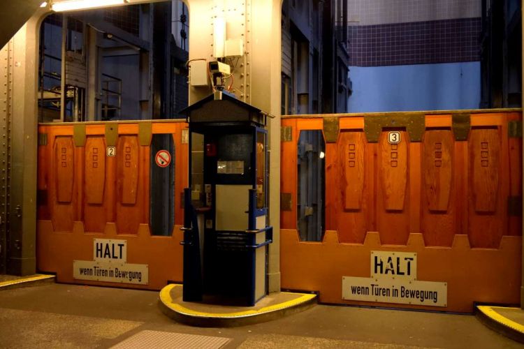 voiture-tunnel-elbe-hambourg