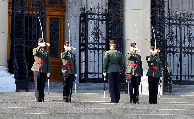 gardes-parlement-budapest