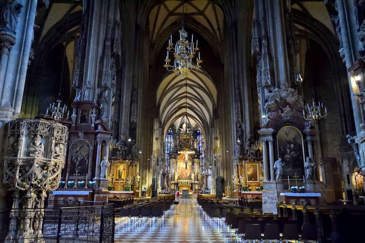 interieur-eglise-saint-etienne-vienne