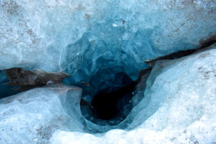 crevasse glacier