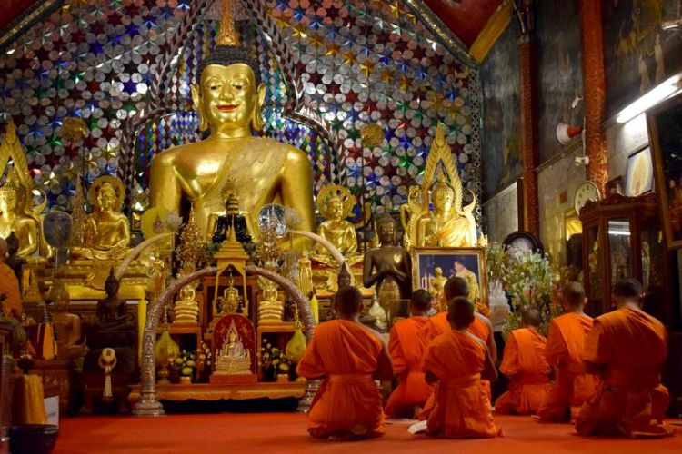 ceremonie Wat Phrathat Doi Suthep