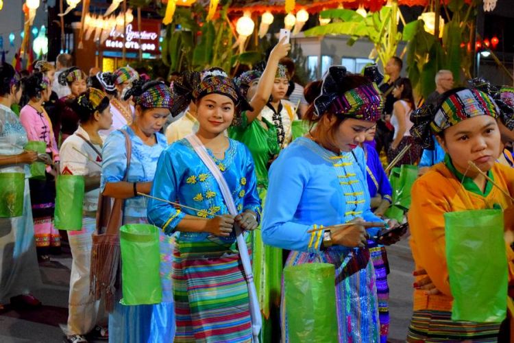 costumes traditionnels thailande