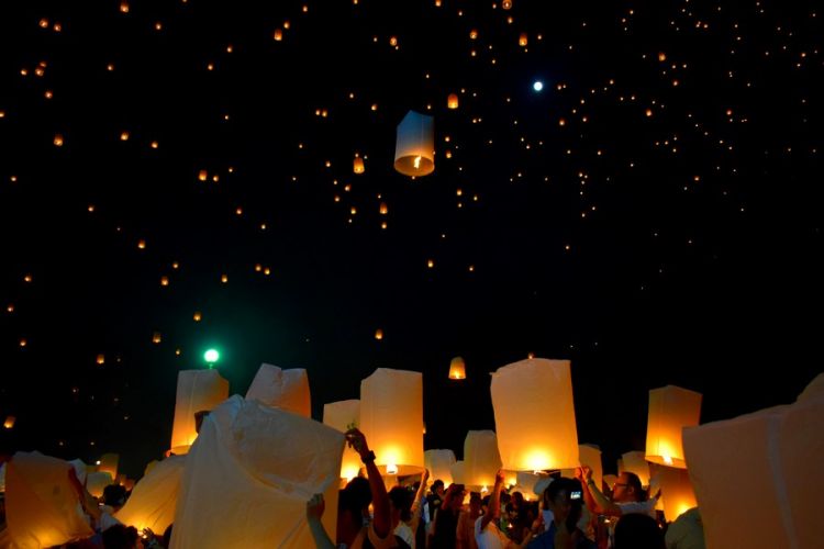 yi peng festival chiang mai