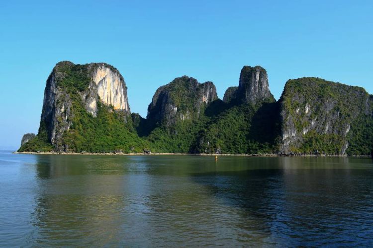 baie along au vietnam