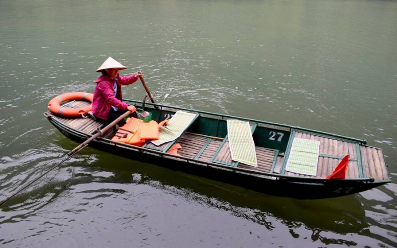 barque baie halong terrestre