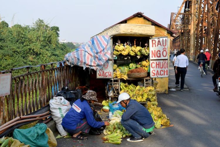 pont long bien hanoi